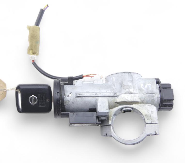 Nissan Qashqai 06-13  Spínačka  21669775-7 N0502825