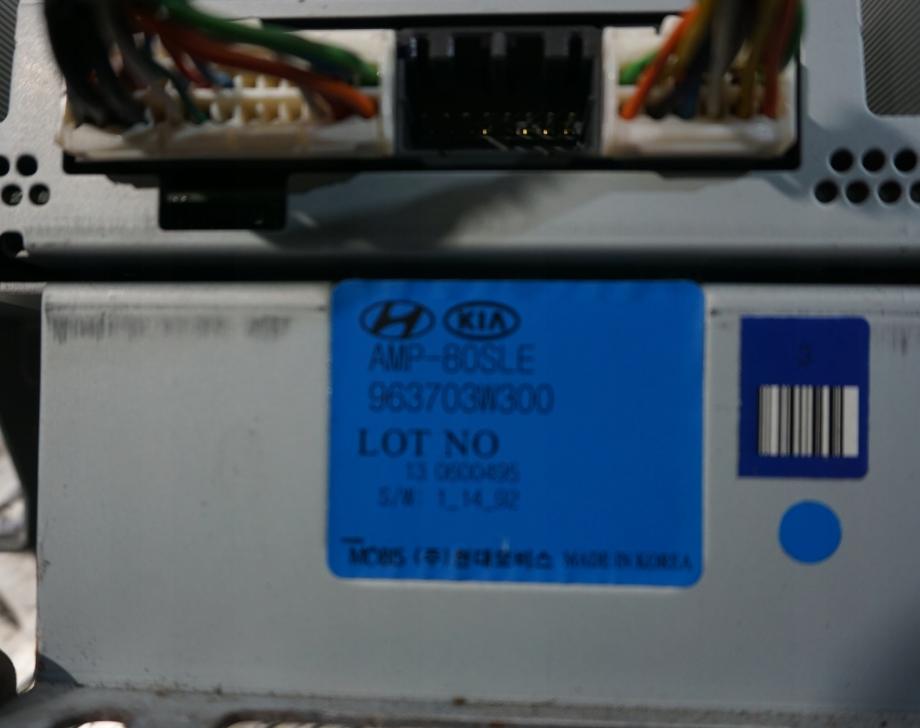 KIA SPORTAGE III 10-  Zosilňovač 963703W300 (Zosilňovače)