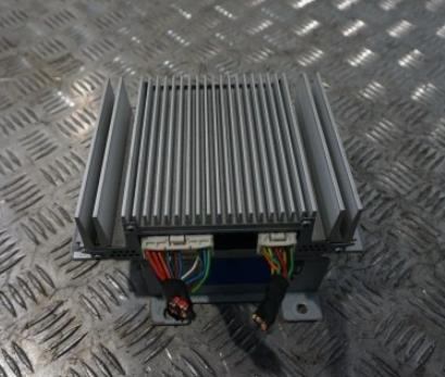  KIA SPORTAGE III 10-  Zosilňovač 963703W300 (Zosilňovače)