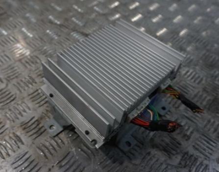 KIA SPORTAGE III 10-  Zosilňovač 963703W300 (Zosilňovače)