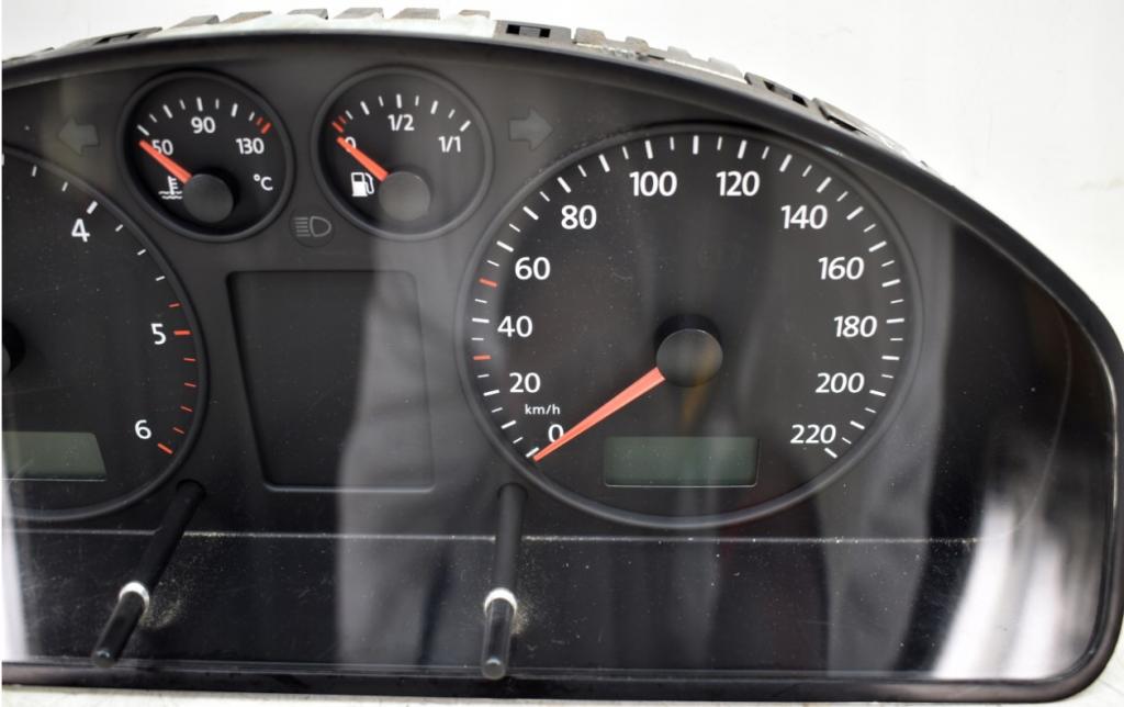 Volkswagen Transporter V T5 2008 102KM 1.9TDI 105KM 03-09 1900 Prístrojovka 7H0920851R