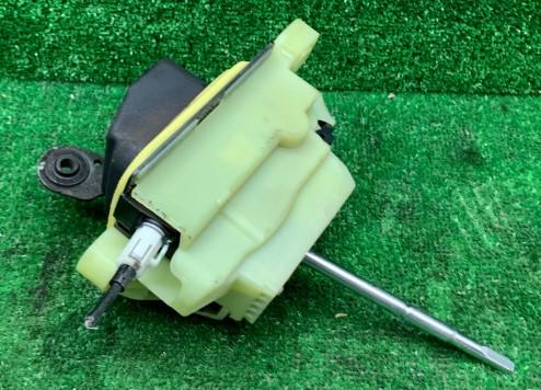 MERCEDES Trieda E W211 Kulisa  A2112673124