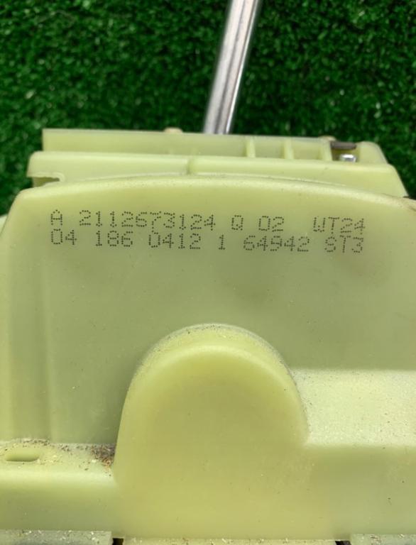 MERCEDES Trieda E W211 Kulisa  A2112673124