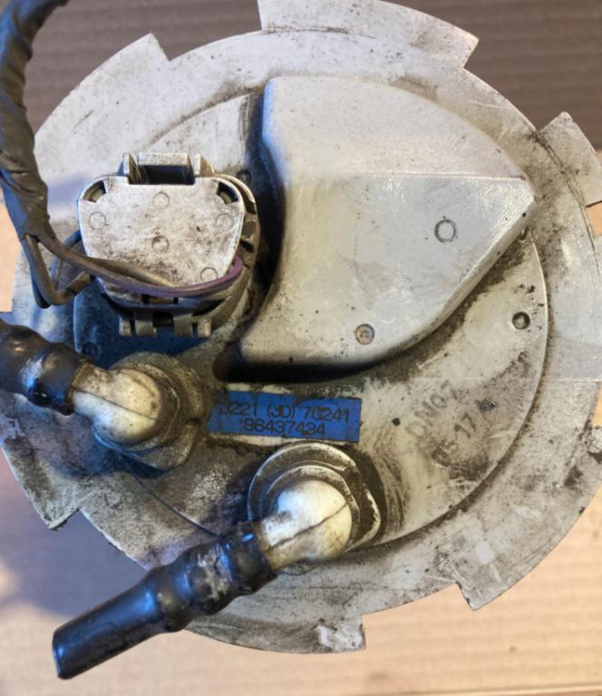 Chevrolet Lacetti 2.0d 121KM manual 89 kW 1991 cm3 5- čerpadlo palivo 96437434