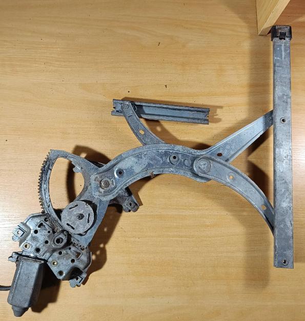 VW PASSAT B3 mechanizmus dvere predné 680164787000