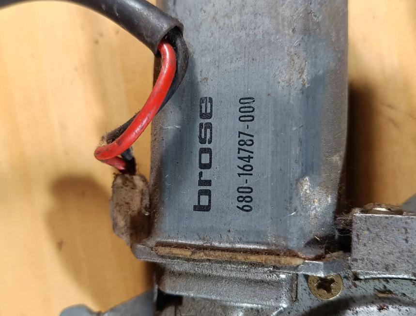 VW PASSAT B3 mechanizmus dvere predné 680164787000