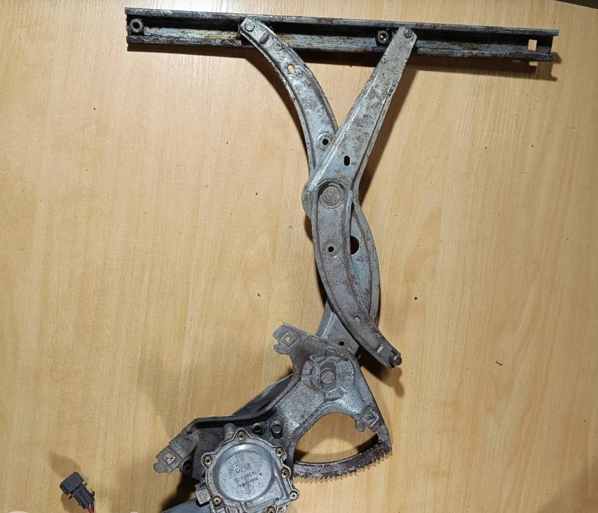 VW PASSAT B3 mechanizmus dvere predné 680164787000