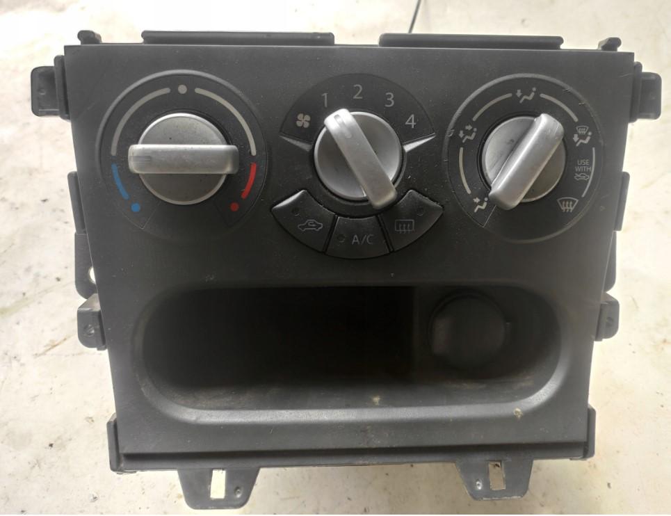 Suzuki Splash 1.0 65 HP manual 48 kW 996 cm3 Panel kúrenia