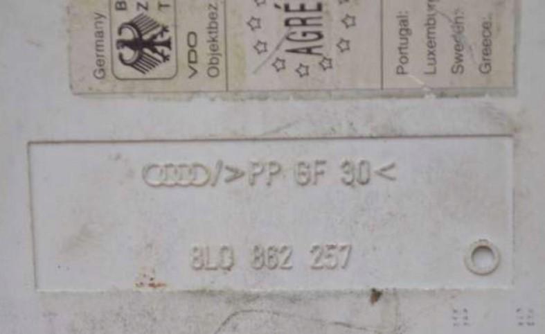 Audi A4 b5 A3 8L pompa Zámok: 8l0862257