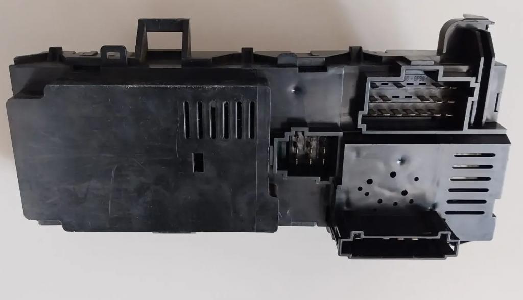 MERCEDES panel kúrenia A0004464728