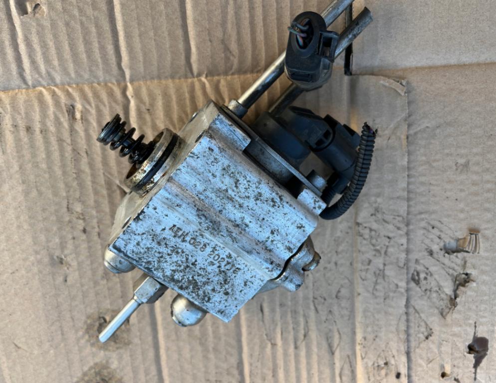 Vw Golf V  Pumpa paliva 0261520024 03C127025L