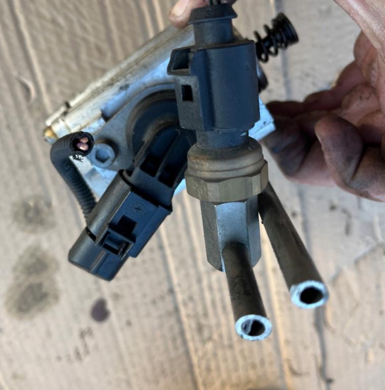 Vw Golf V  Pumpa paliva 0261520024 03C127025L