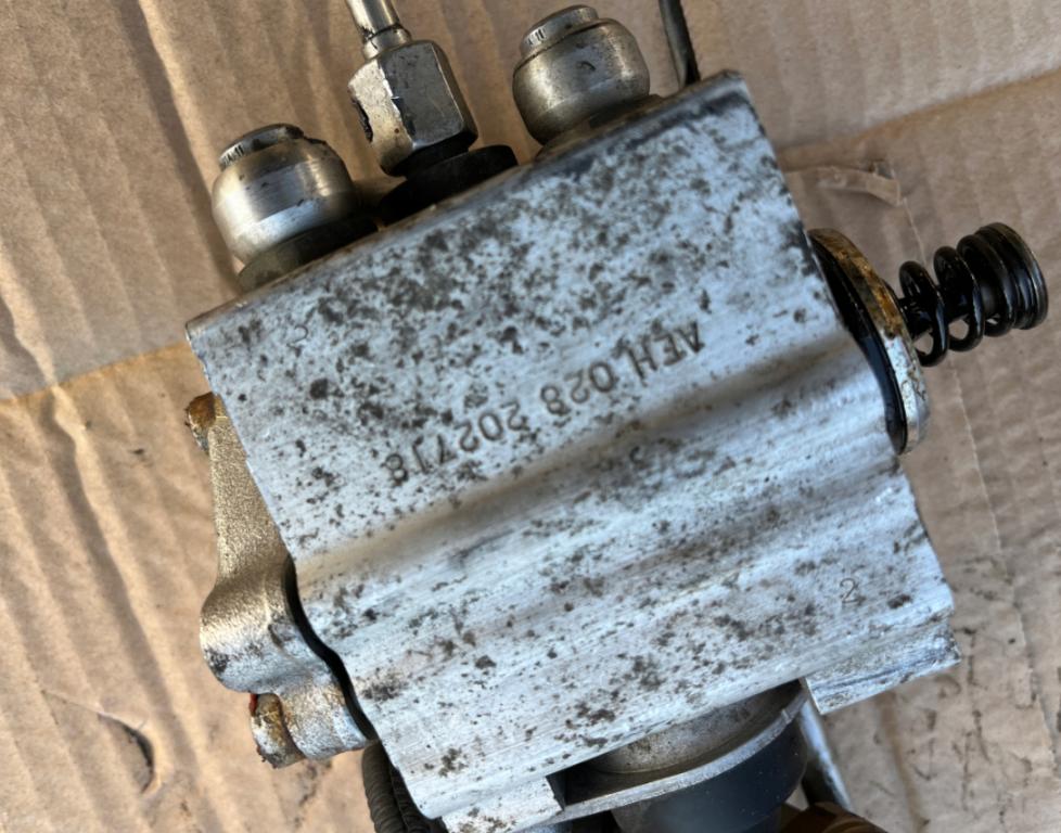 Vw Golf V  Pumpa paliva 0261520024 03C127025L