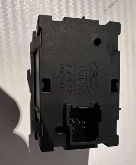 FORD MONDEO MK4 Prepínač ohrevu/ventilácie sedadiel predných  BS7T-14D718-AB
