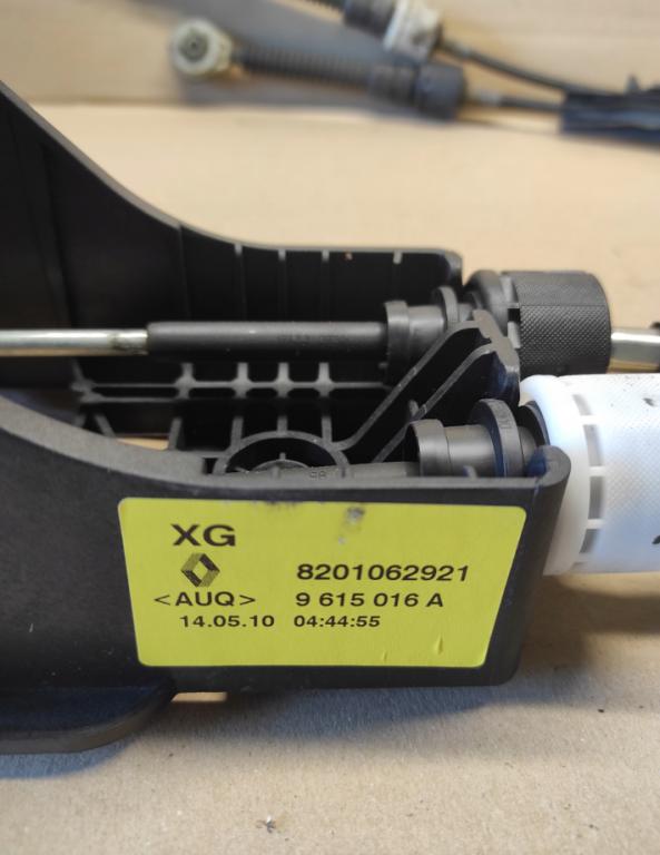 RENAULT MEGANE III Rýchlostné páky 8201062921 8200781046