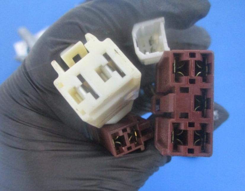 Suzuki Swift 1989-2004 1.0 53km  39 kW 1000 cm3  spinačka