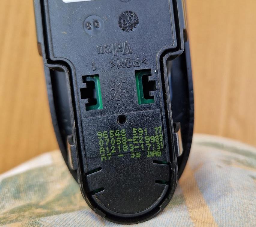 Peugeot 207 06-12 1600 Prepínač okien 9654859177