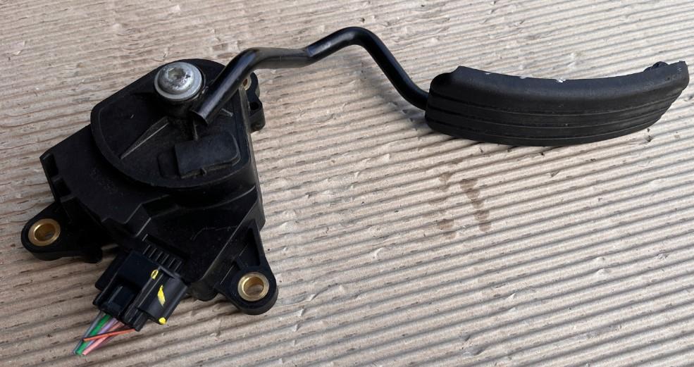 Renault Modus 1.5 dci 82 HP manual 60 kW 1461 cm3 Pedále 8200139322