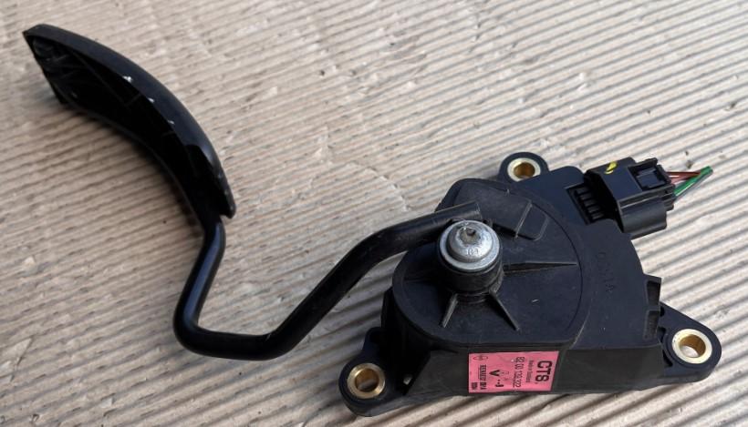 Renault Modus 1.5 dci 82 HP manual 60 kW 1461 cm3 Pedále 8200139322