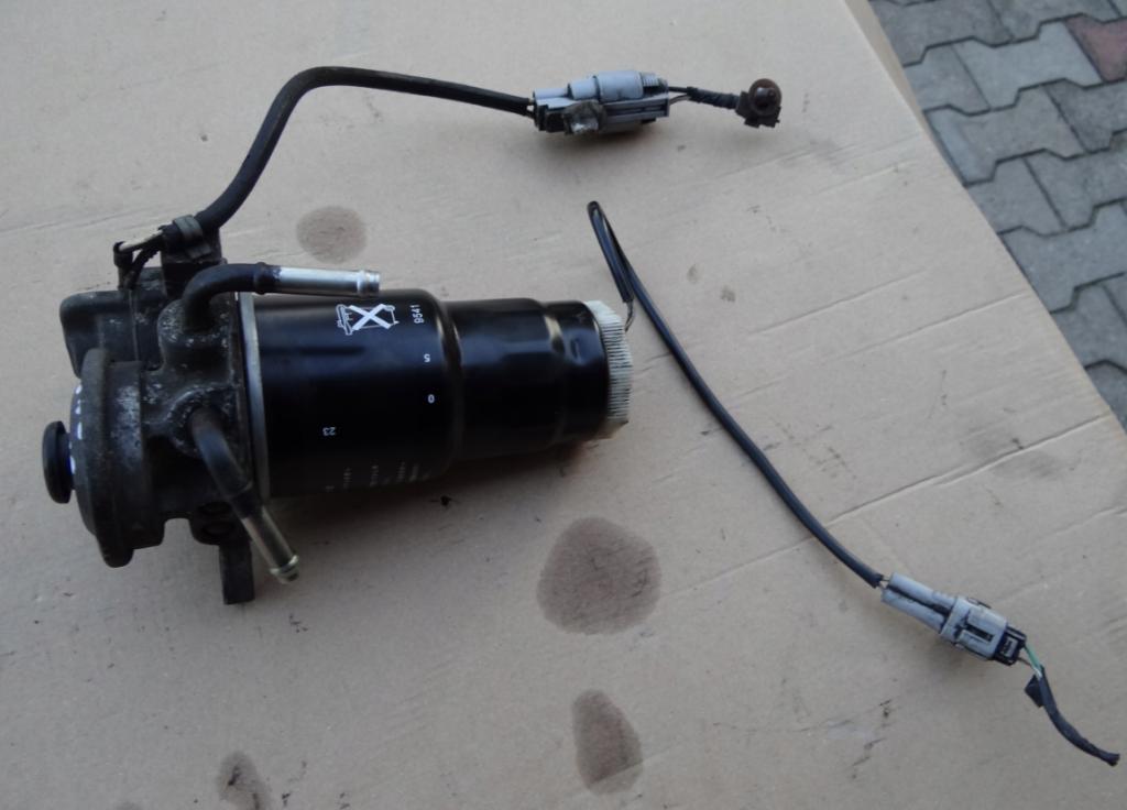 Toyota Rav 4 II 2.0 d 04 Obal filtra paliva