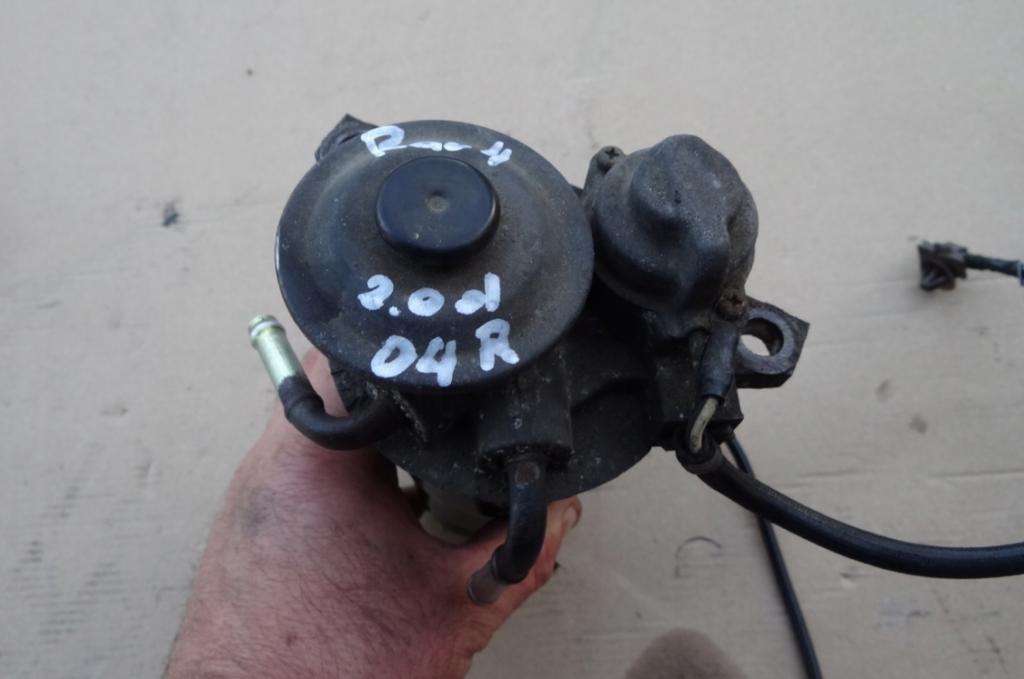 Toyota Rav 4 II 2.0 d 04 Obal filtra paliva