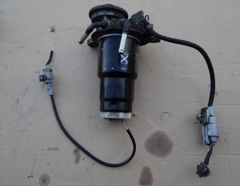 Toyota Rav 4 II 2.0 d 04 Obal filtra paliva