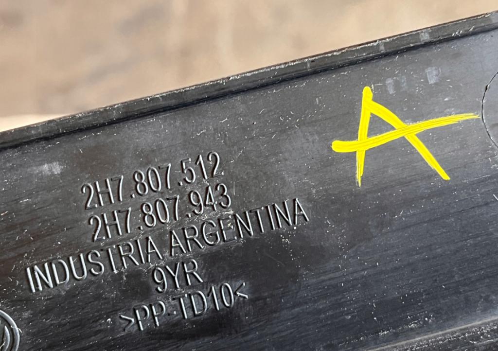 Vw Amarok KRYT NÁRAZNÍKA  2H7807512