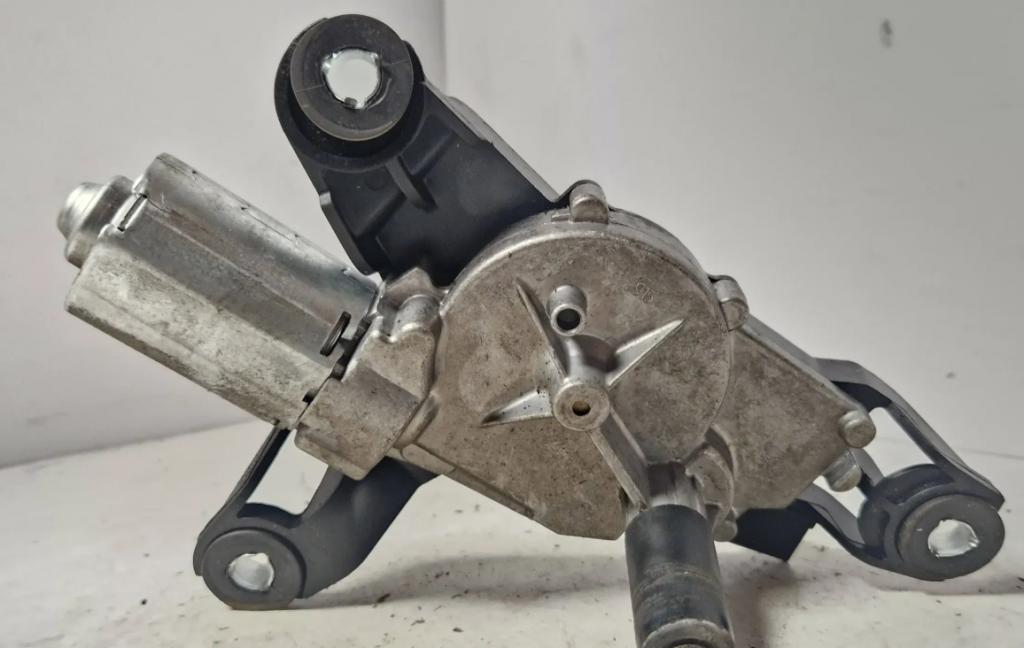 Mitsubishi Colt Z30 VI 04-12 1.3 16V 95 HP manual 70 kW 1332 cm3 5- Motor stierače zad 0390201599