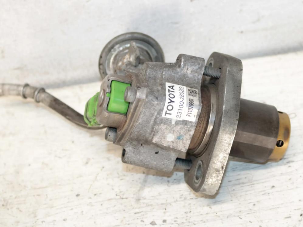 Toyota Avensis II pumpa paliva vysokého tlaku 23100-28032