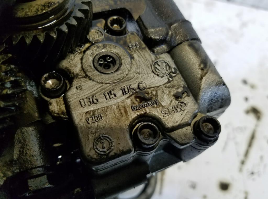 AUDI A4 B8 2.0 TDI CAG olejové čerpadlo 03G103537B