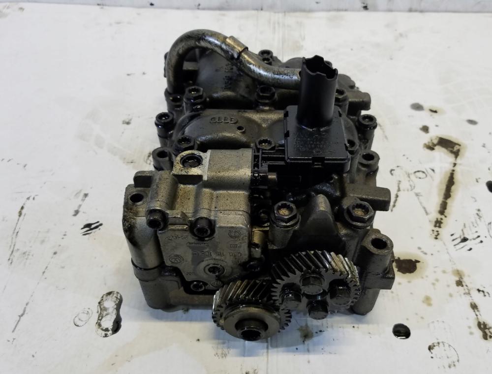 AUDI A4 B8 2.0 TDI CAG olejové čerpadlo 03G103537B