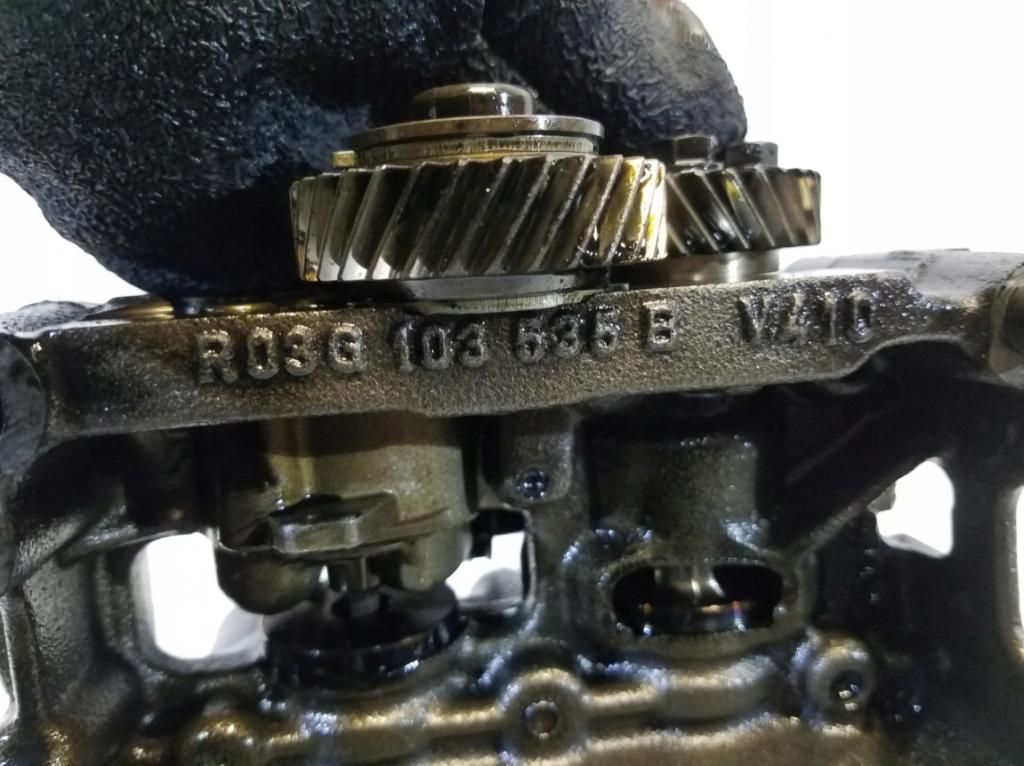 AUDI A4 B8 2.0 TDI CAG olejové čerpadlo 03G103537B