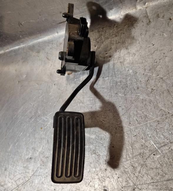 NISSAN X-TRAIL II (T31) 2007 - 2018    2.0 dCi 4x4 110 kW [150 KM] olej napędowy 2007 Potenciometer plynového pedálu 18002JG40A