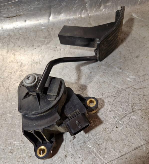 NISSAN X-TRAIL II (T31) 2007 - 2018    2.0 dCi 4x4 110 kW [150 KM] olej napędowy 2007 Potenciometer plynového pedálu 18002JG40A