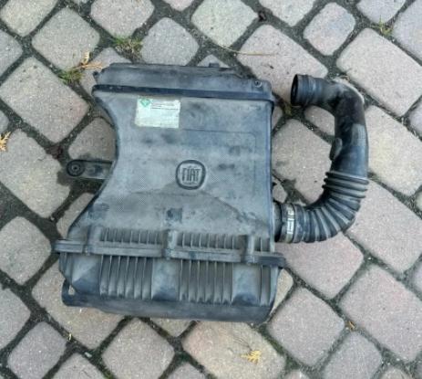 Fiat Grande Punto 05- 1.4 b Obal filtra vzduchu 51818270 (Obaly filtrov vzduchu)