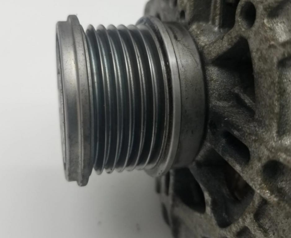 Skoda Octavia 2020 Alternator 05L903026C