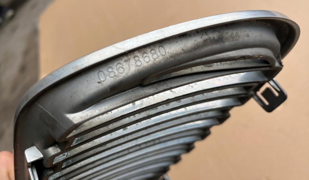 VOLVO V 50 2006 136 kW 1997 Mriežka maska