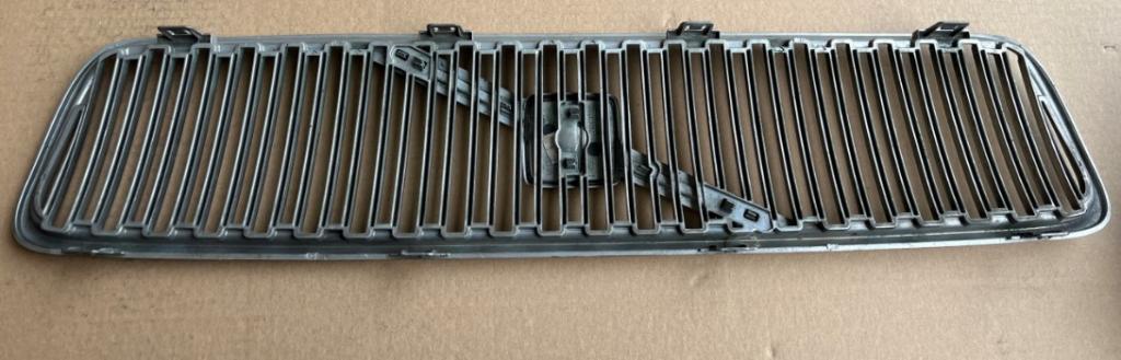 VOLVO V 50 2006 136 kW 1997 Mriežka maska