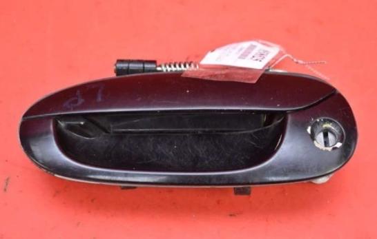 KIA CARENS 2 II 02-06  Kľučka predný ľavá strana vonkajšia  (Vonkajšie predné ľavé)