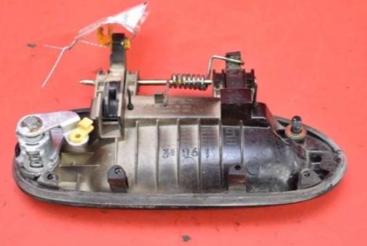 KIA CARENS 2 II 02-06  Kľučka predný ľavá strana vonkajšia  (Vonkajšie predné ľavé)