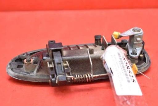 KIA CARENS 2 II 02-06  Kľučka predný ľavá strana vonkajšia  (Vonkajšie predné ľavé)