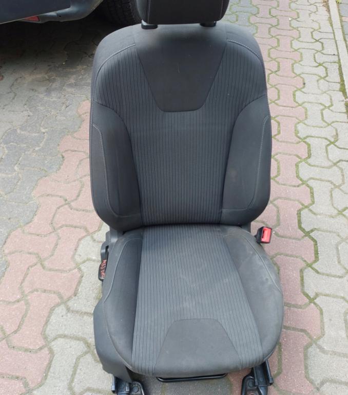 Ford Focus Mk3 2010-2018 1.6 tdci 116 HP manual 85 kW 1560 cm3 5- Sedačka pravá