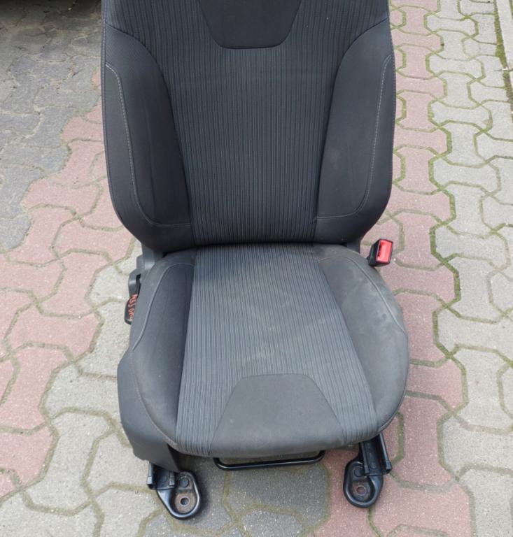 Ford Focus Mk3 2010-2018 1.6 tdci 116 HP manual 85 kW 1560 cm3 5- Sedačka pravá