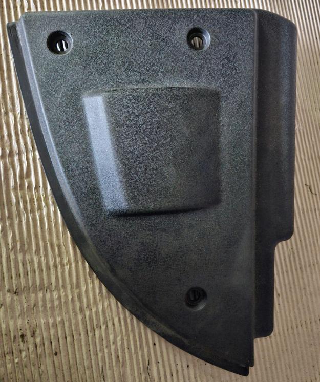 AUDI TT (8N3) 1998 - 2006    ---  Kryt akumulátora 8N0103927B