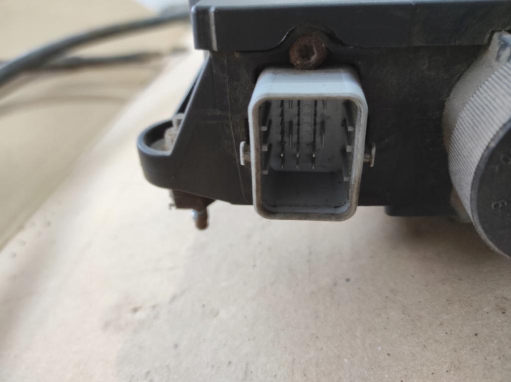 Renault Laguna III LIFT Brzda ručný 360100002N