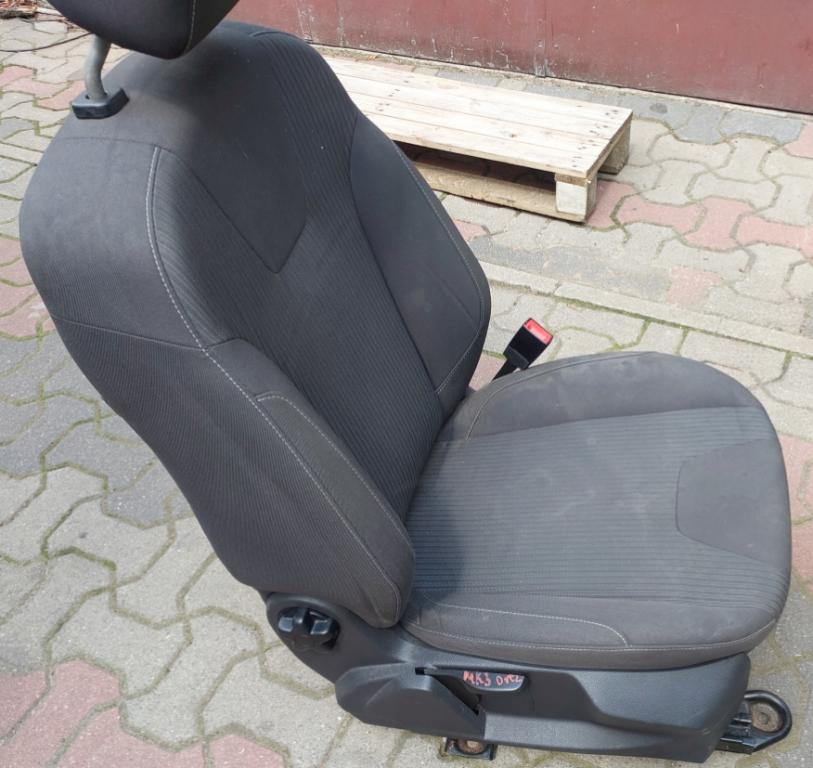 Ford Focus Mk3 2010-2018 1.6 tdci 116 HP manual 85 kW 1560 cm3 5- Sedačka pravá