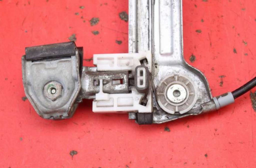 Mitsubishi Colt 2006 mechanizmus okna Okná: Predné Vľavo: 0130822206