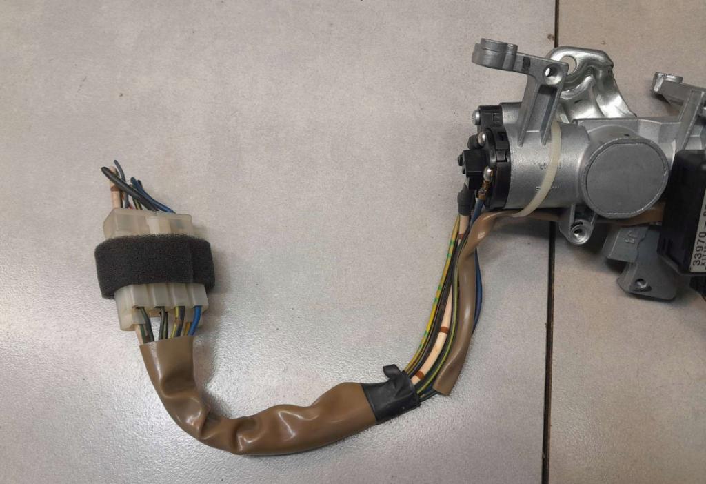 SUZUKI ALTO V 1.1  spínacia skrinka z kľúčom