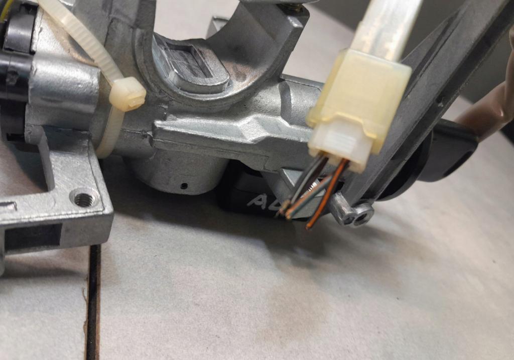 SUZUKI ALTO V 1.1  spínacia skrinka z kľúčom