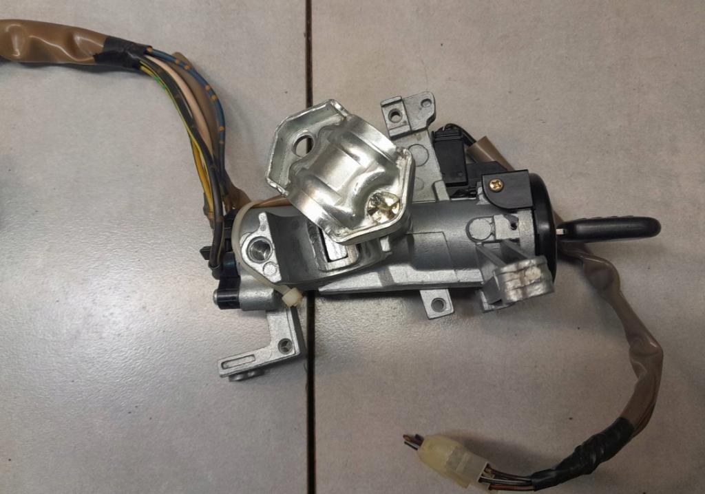 SUZUKI ALTO V 1.1  spínacia skrinka z kľúčom